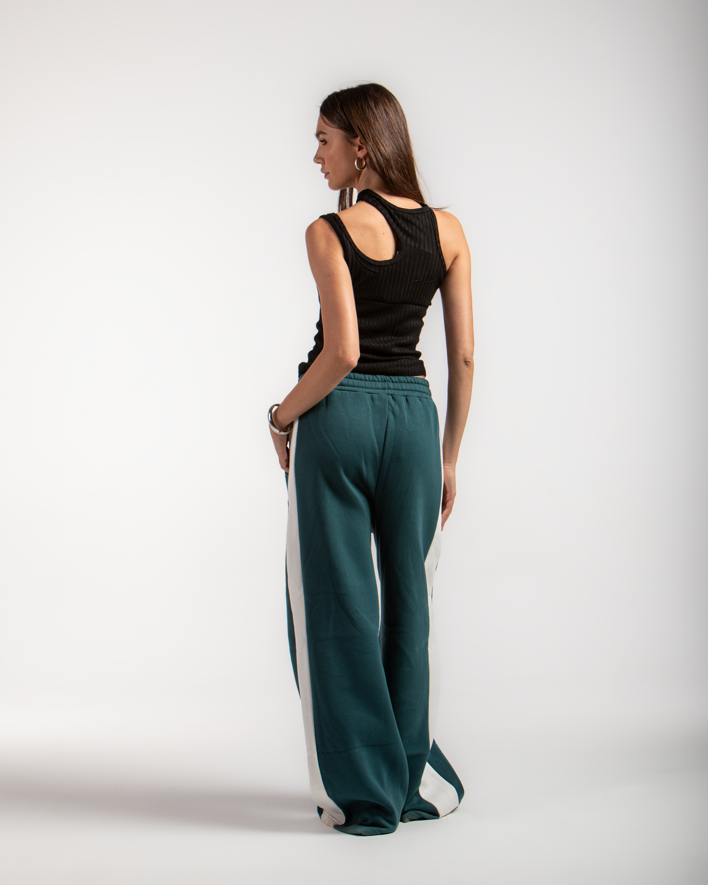 Asymmetric Ribbed Cutout Tank